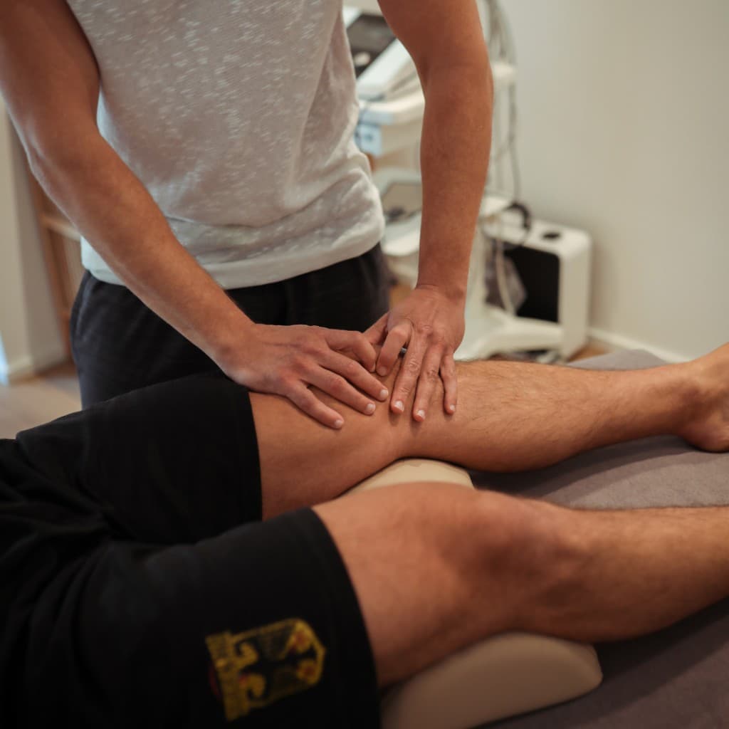 Physiotherapie — manuelle Therapie am Knie